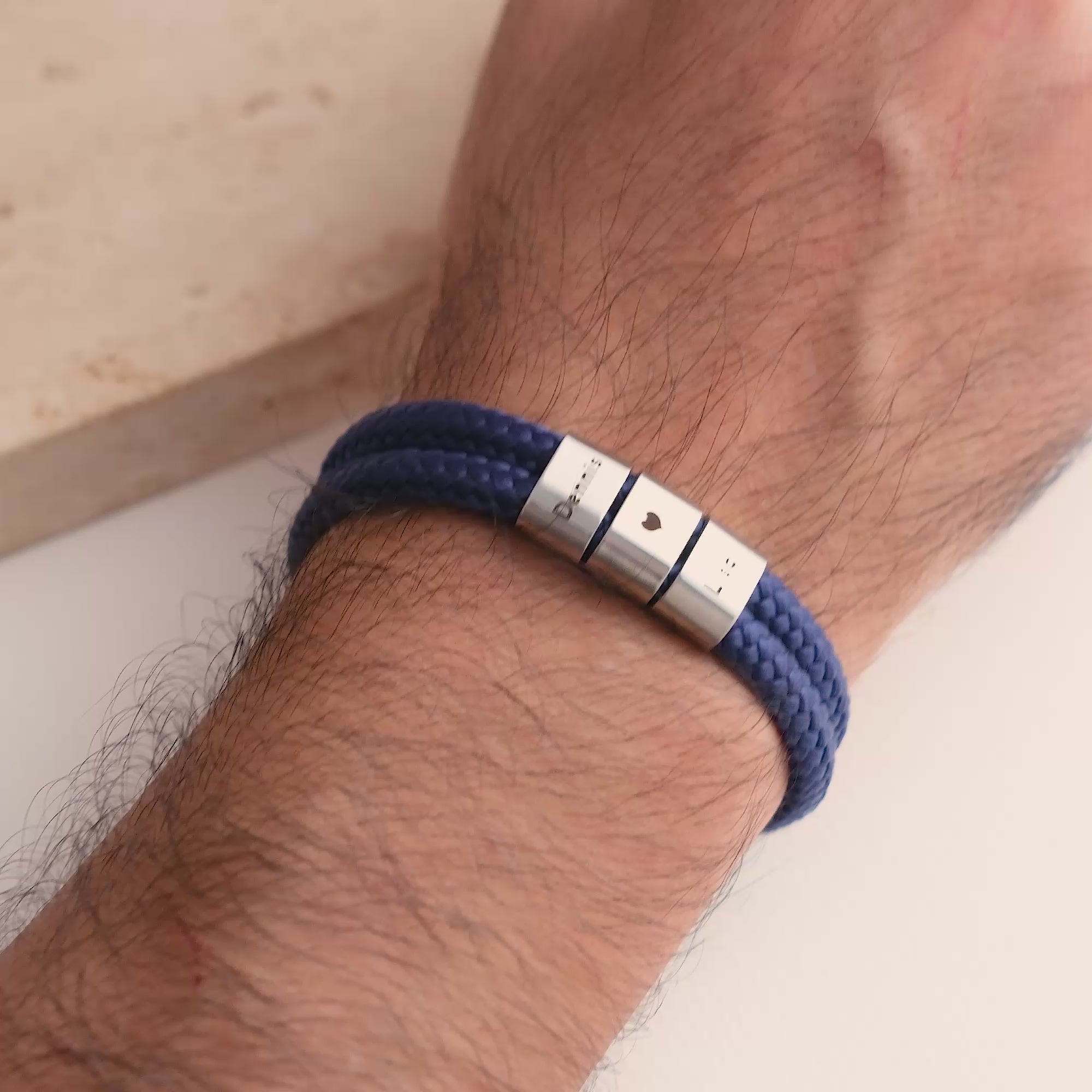 Bracelet en corde de voile Blau avec gravure sur anneau