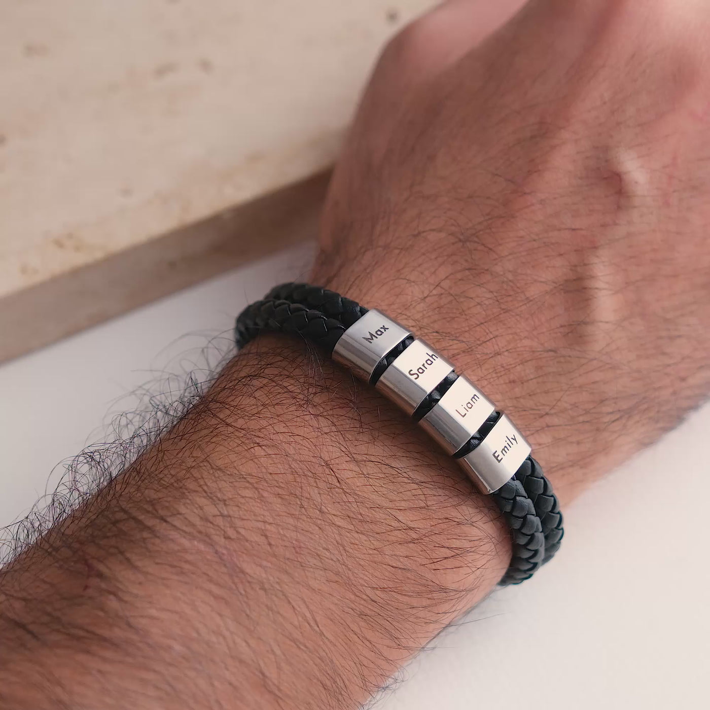 Doppel Lederarmband mit gravierten Beads