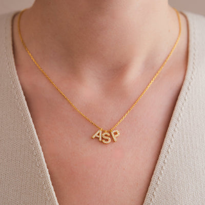 Zirkonia Initial Halskette bis zu drei Buchstaben - OTANTO